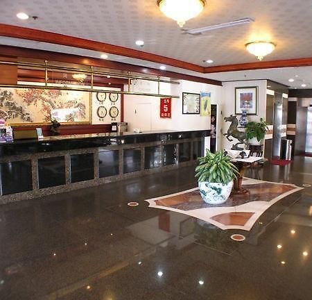 Fortune Hotel Tainan Exterior photo